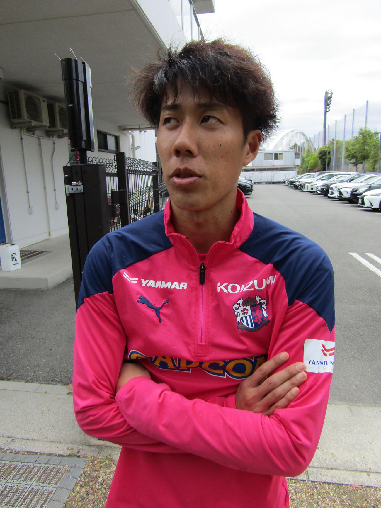 24日、取材に応じるC大阪田中