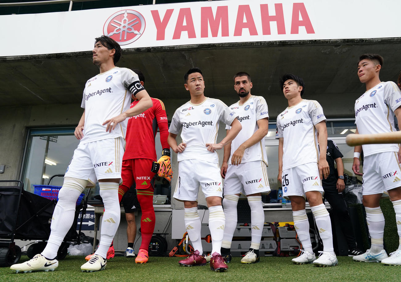 磐田対町田　試合前、磐田戦に臨む昌子源（左）ら町田イレブン（撮影・横山健太）