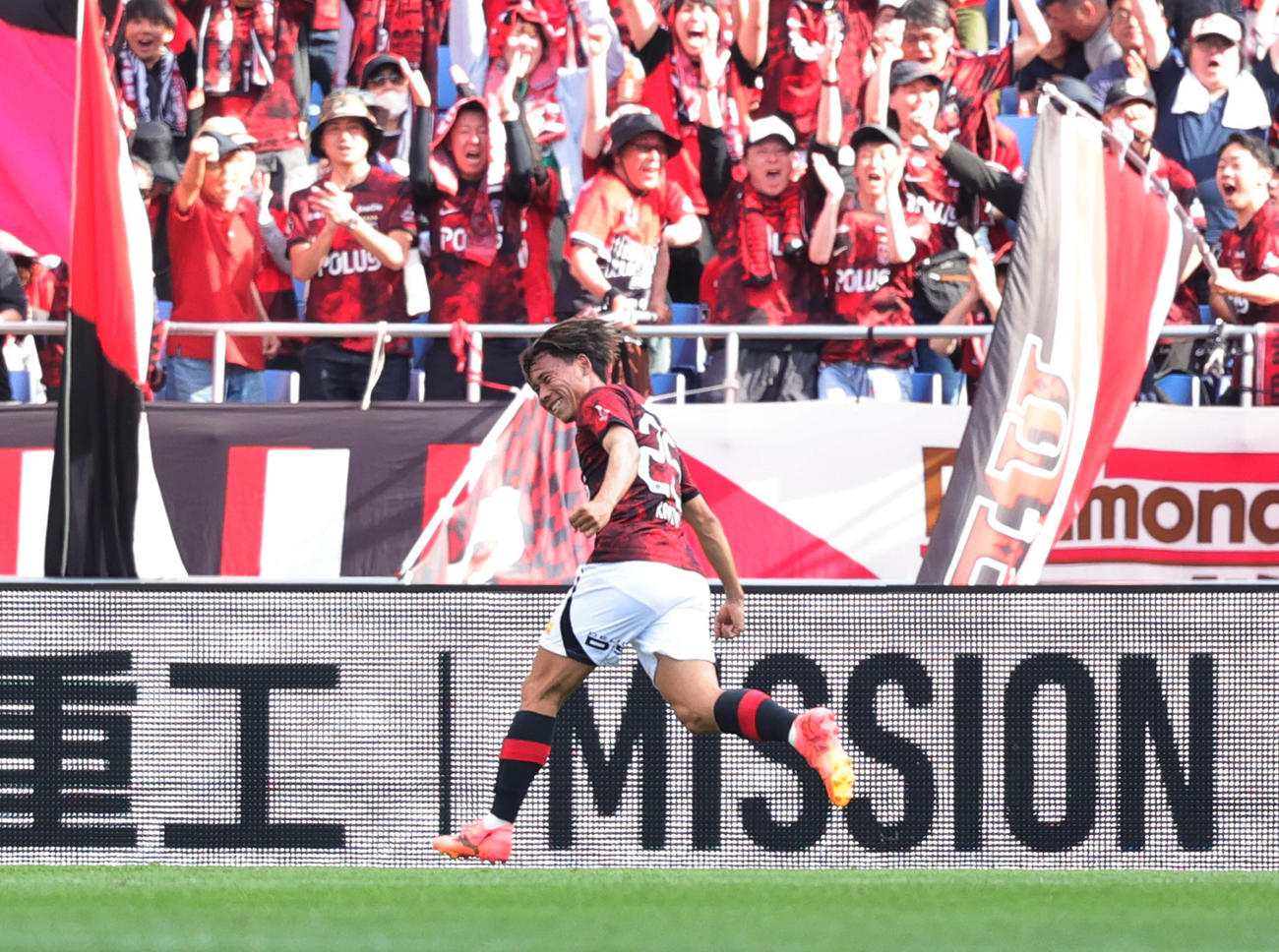 浦和対名古屋　前半、先制ゴールを決め喜ぶ浦和安居（撮影・野上伸悟）