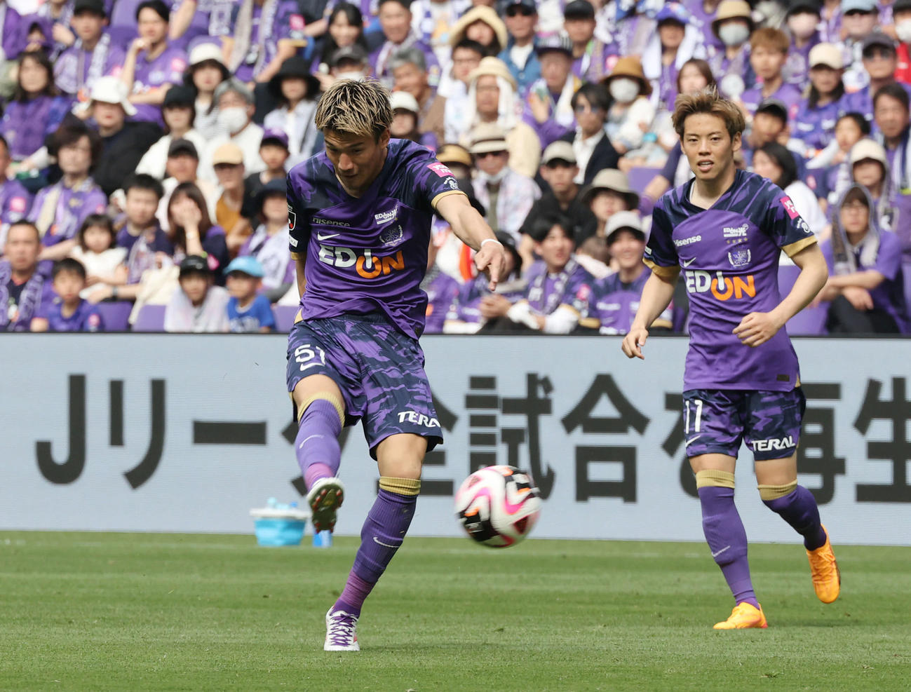 広島対川崎F　後半　広島加藤のシュートは決まらず（撮影・加藤孝規）