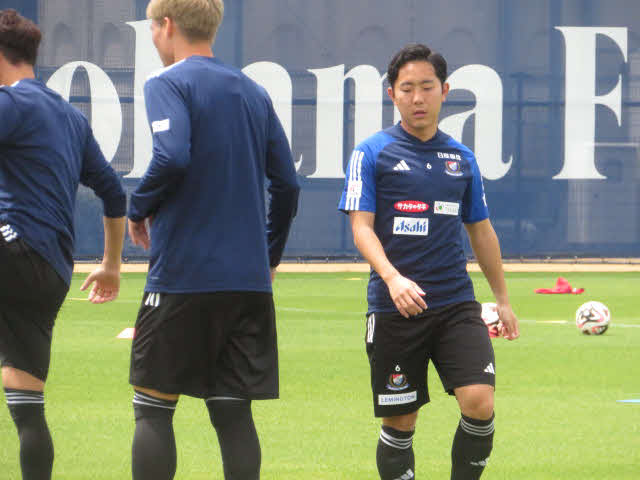 練習に励む横浜MF渡辺皓太