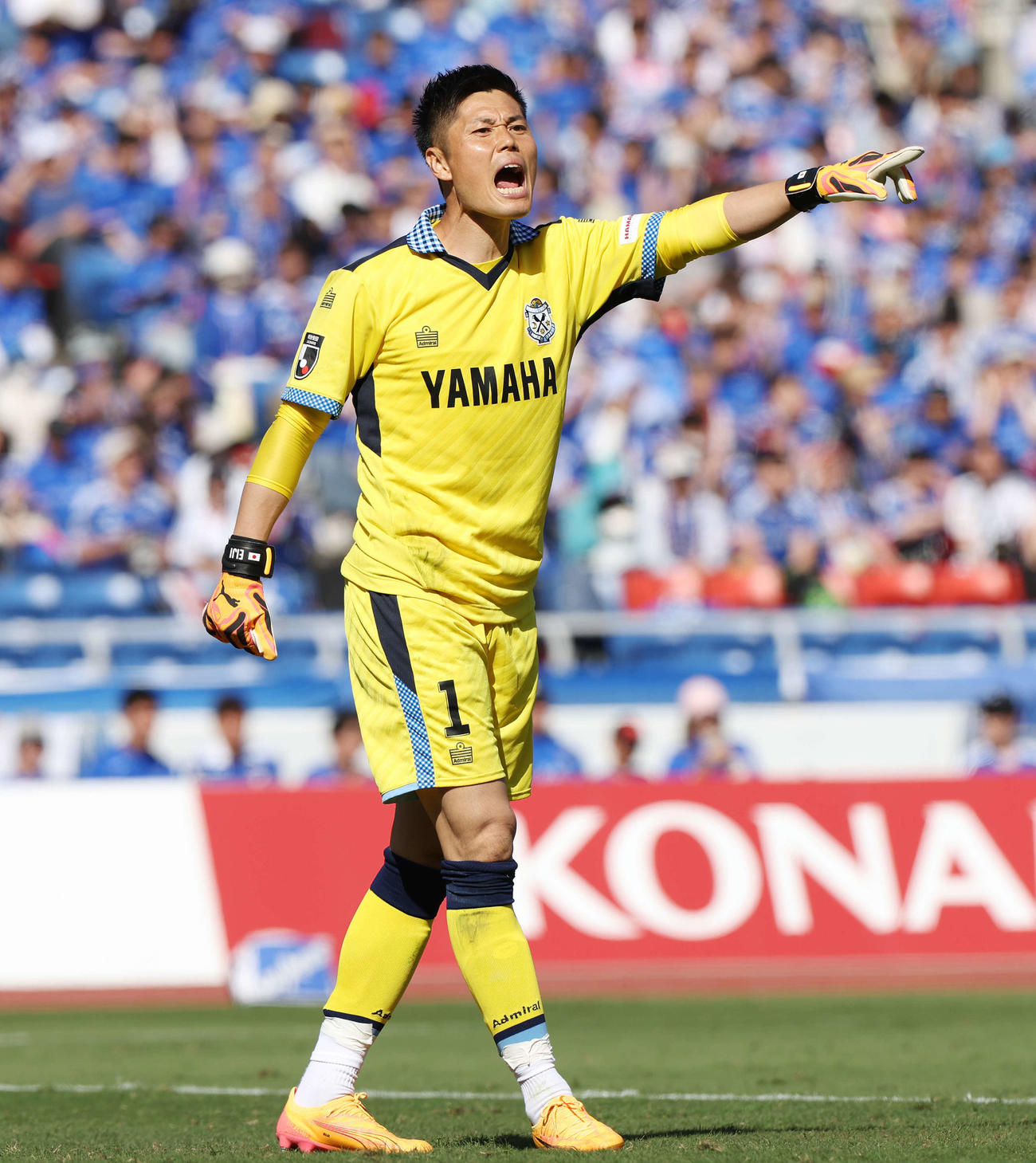 横浜対磐田　後半、指示を出す磐田GK川島（撮影・宮地輝）