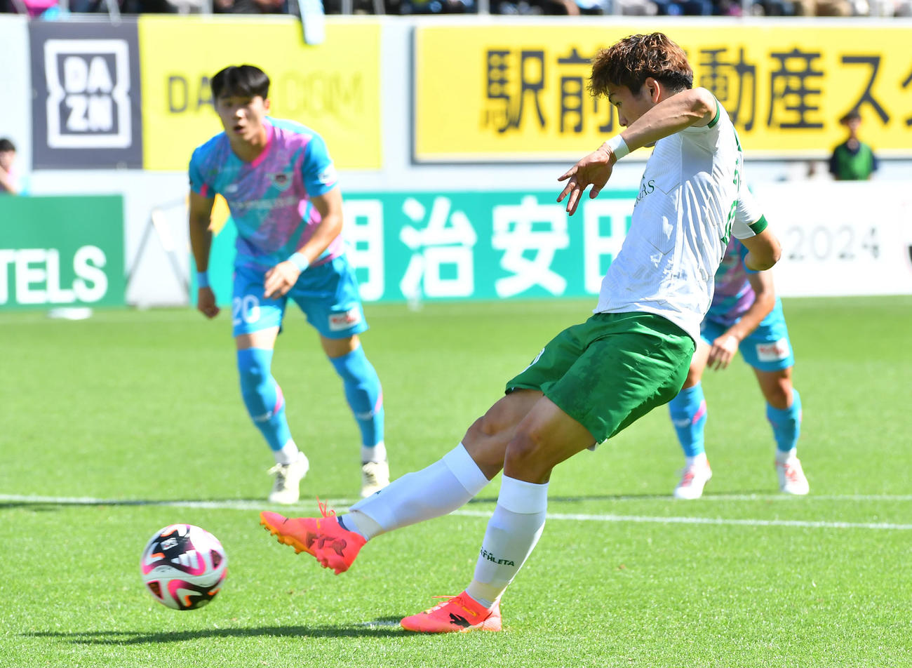 鳥栖対東京V　前半、PKで先制ゴールを決める東京V木村勇大（撮影・岩下翔太）
