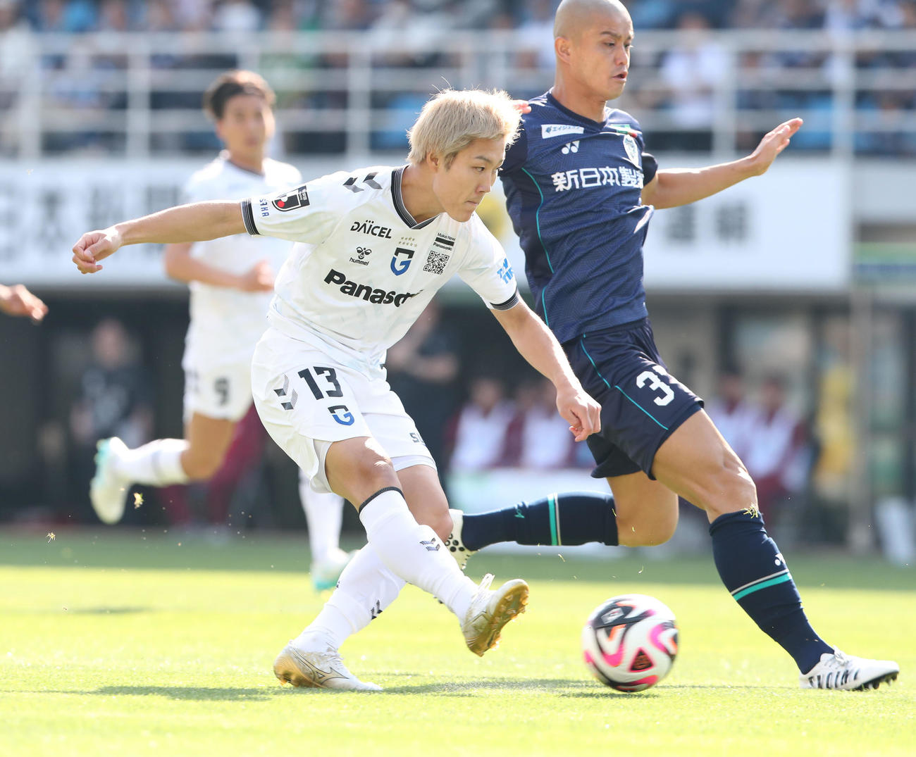 福岡対G大阪　前半にG大阪坂本はシュートを放つが惜しくも外す（撮影・梅根麻紀）