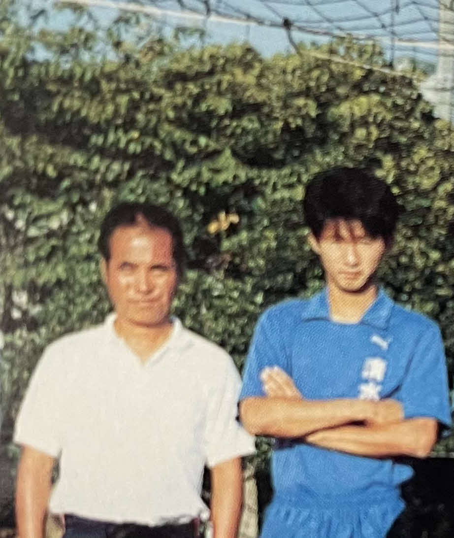 清水東高時代の武田修宏氏（右）と勝沢要さん（本人提供）