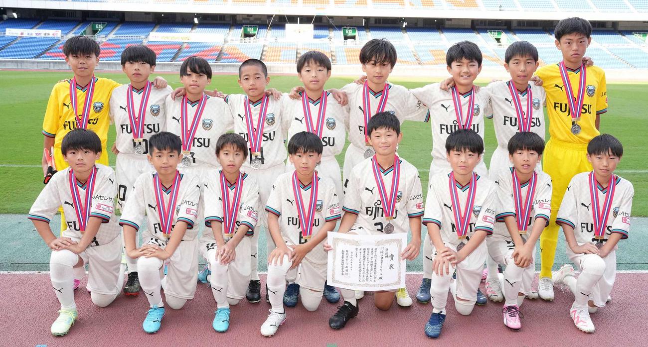 準優勝の川崎フロンターレＵ－12イレブン（撮影・鈴木みどり）