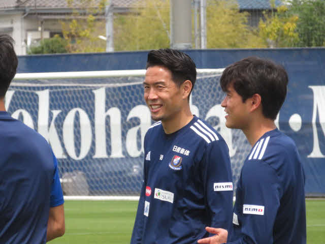 練習中に笑顔を見せる横浜MF水沼宏太