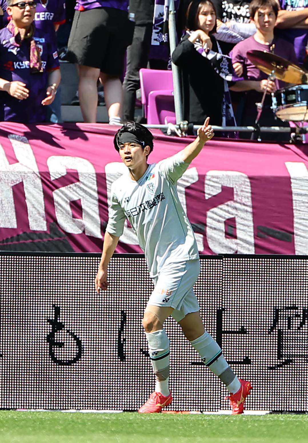 京都対福岡　前半、先制ゴールを決める福岡佐藤（撮影・上田博志）