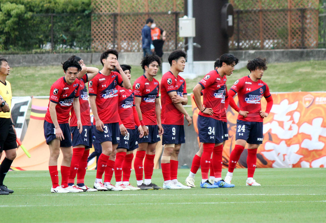 いわき対山口　5試合ぶりの黒星に悔しげな表情をみせるいわきイレブン（撮影・木村有優）