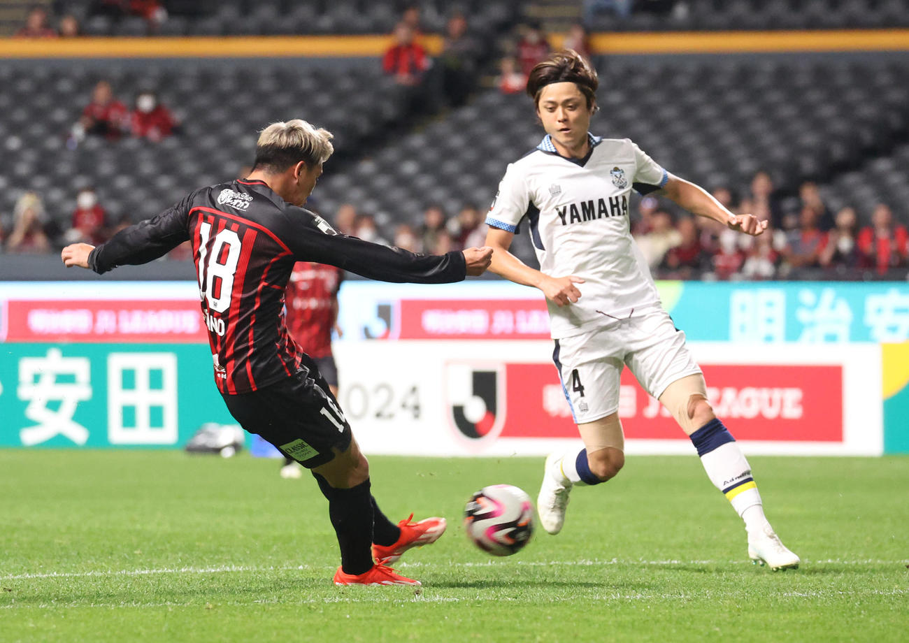 札幌対磐田　前半、ゴールを決める札幌浅野（撮影・佐藤翔太）