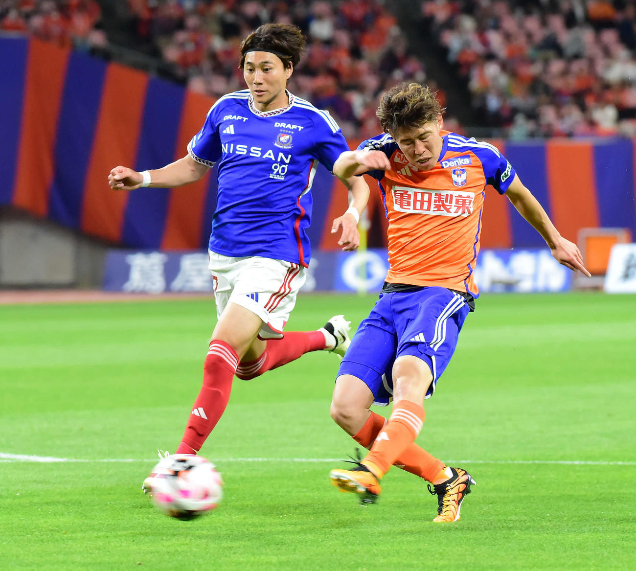 新潟対横浜　後半、シュートを放つ新潟谷口（撮影・大島享也）