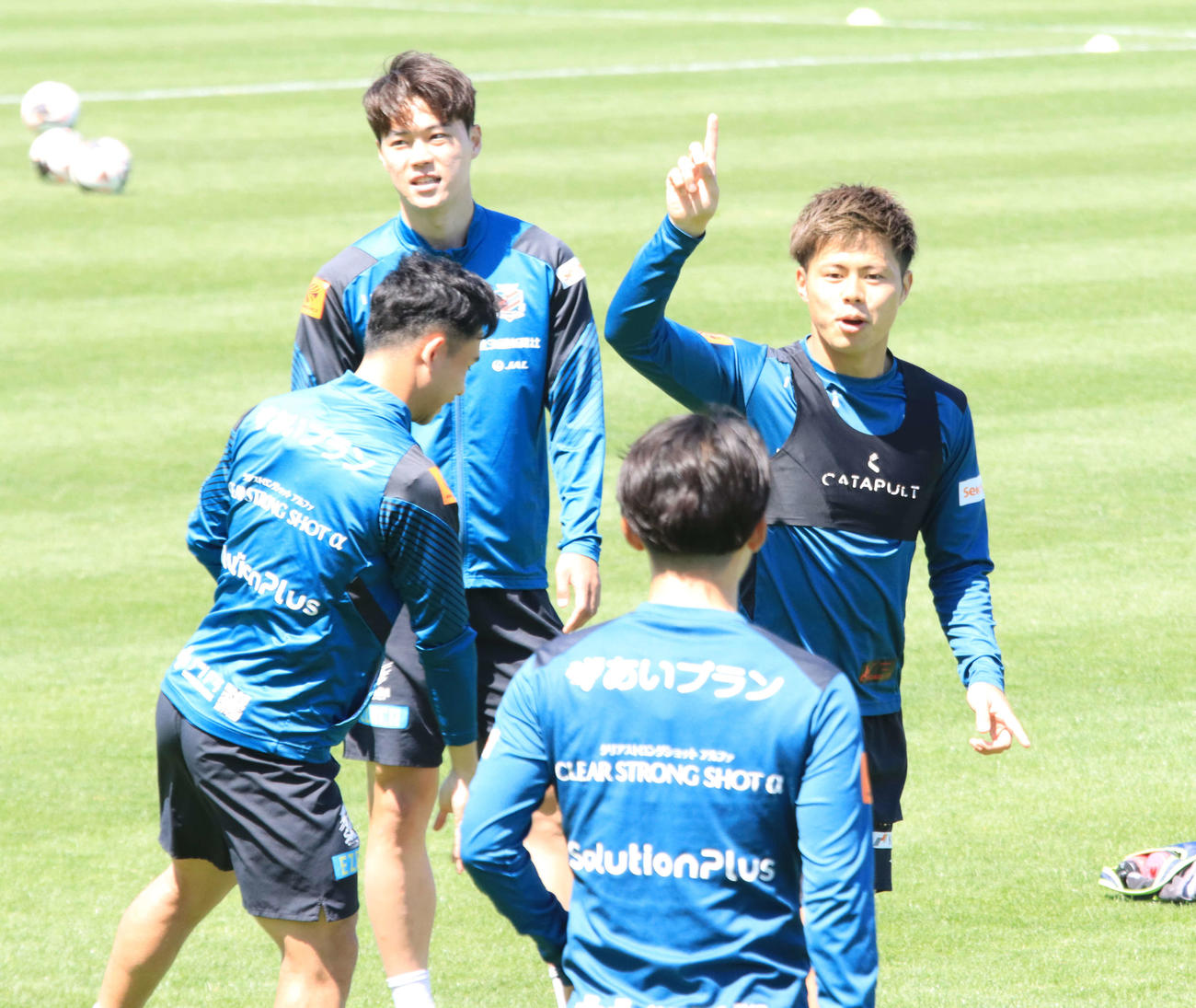柏戦前日練習に参加する札幌大森（右奥）（撮影・保坂果那）