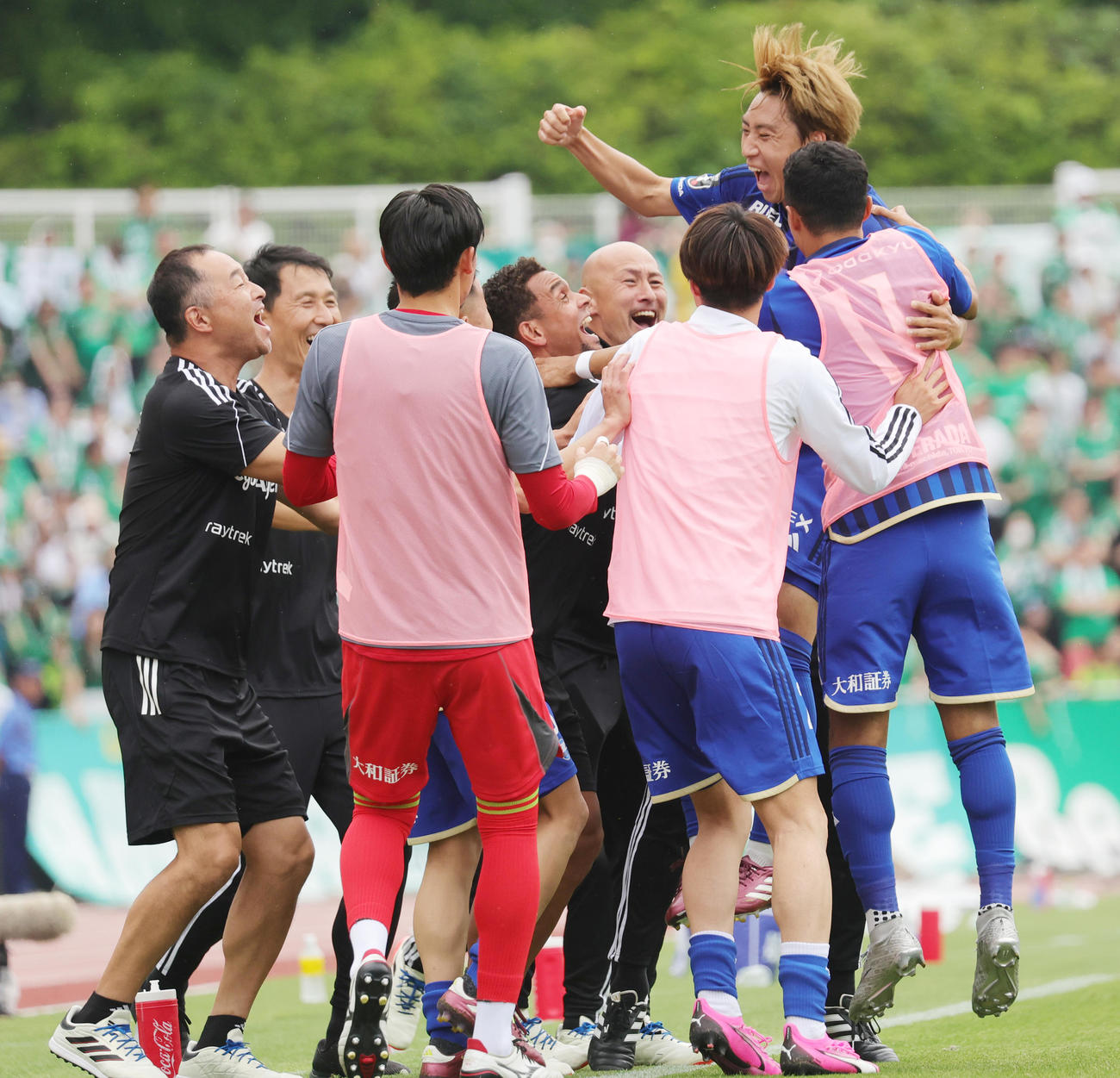 町田対東京V　後半、ゴールを決め喜ぶ町田柴戸（撮影・野上伸悟）