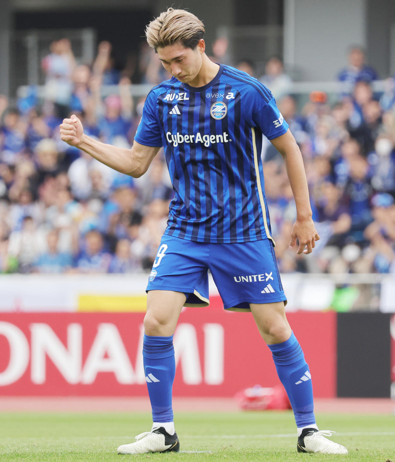 町田対東京V　後半、PKを決め喜ぶ町田藤尾（撮影・野上伸悟）