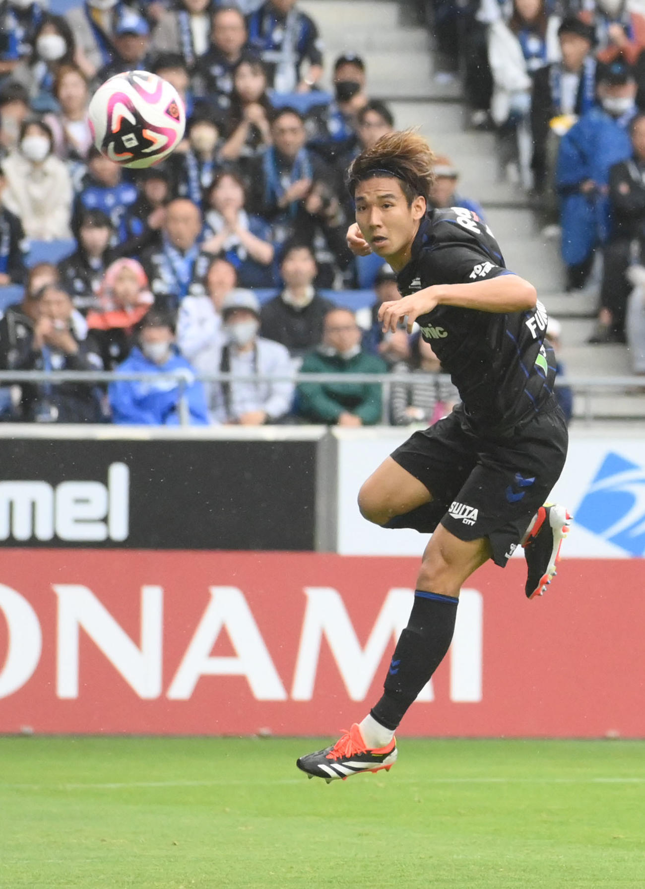 G大阪対川崎F　後半、G大阪福岡は、勝ち越しゴールを決める（撮影・滝沢美穂子）