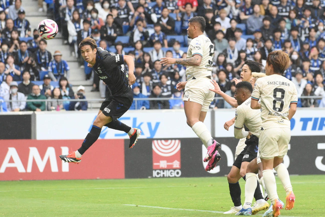 G大阪対川崎F　後半、G大阪福岡は、勝ち越しゴールを決める（撮影・滝沢美穂子）