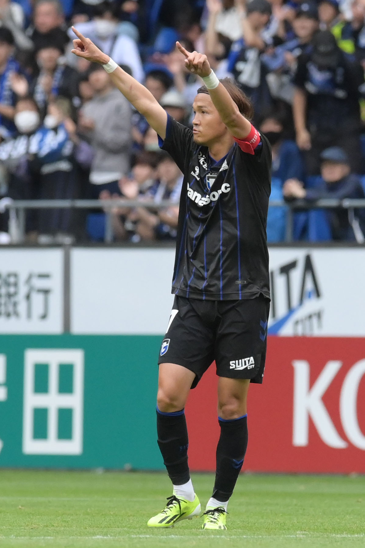 大阪対川崎F　前半、G大阪宇佐美は、先制ゴールを決め喜ぶ（撮影・滝沢美穂子）