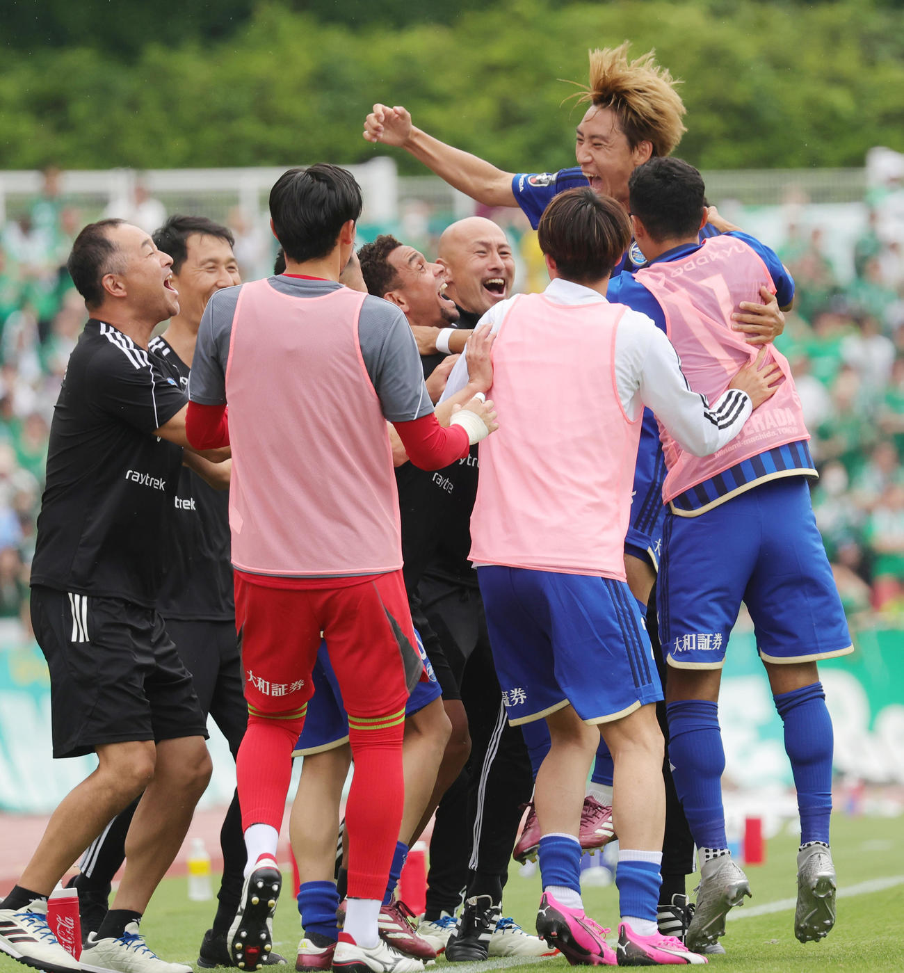 町田対東京V　後半、ゴールを決め喜ぶ町田柴戸（撮影・野上伸悟）