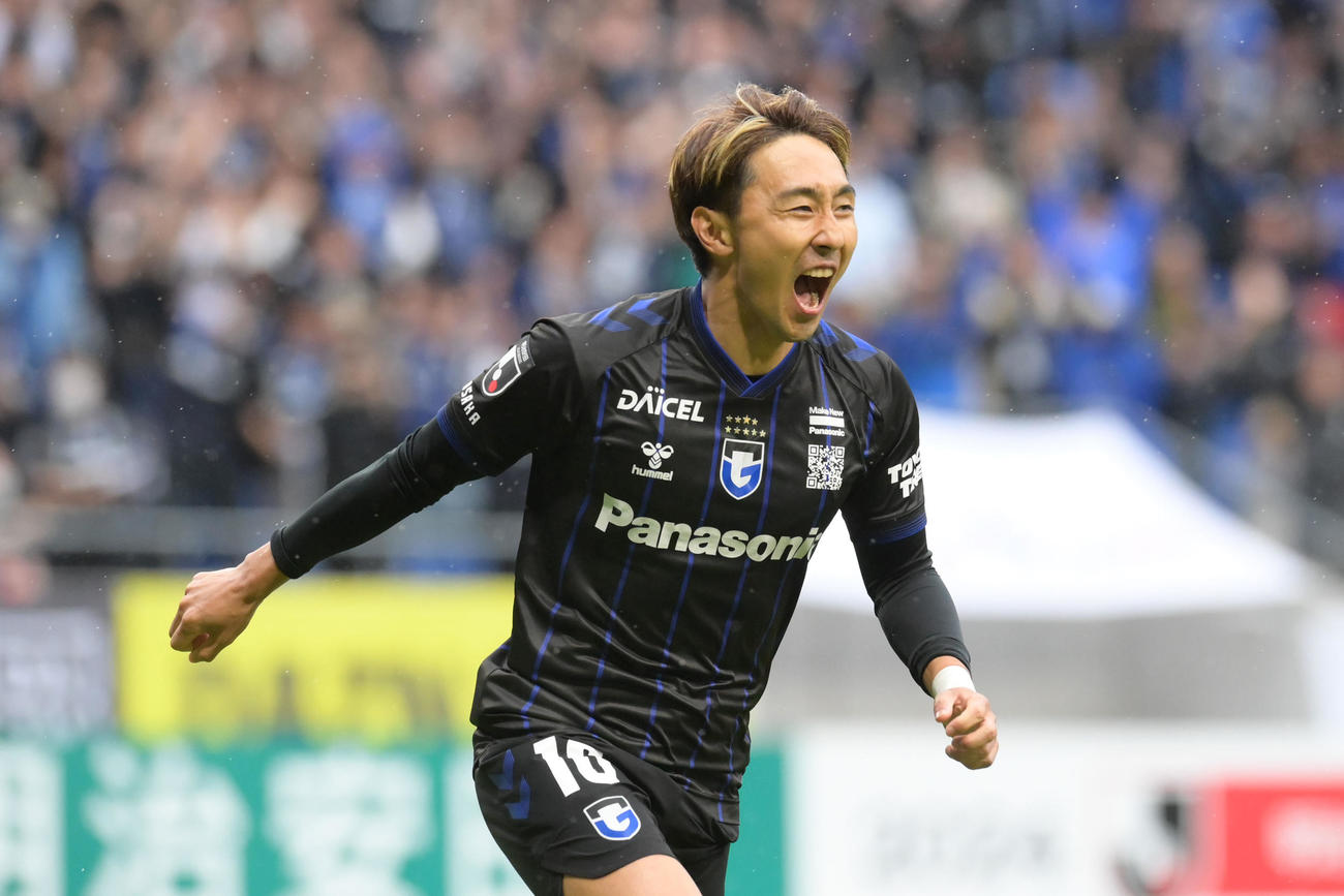 G大阪対川崎F　後半、G大阪倉田は、3点目のゴールを決め喜ぶ（撮影・滝沢美穂子）