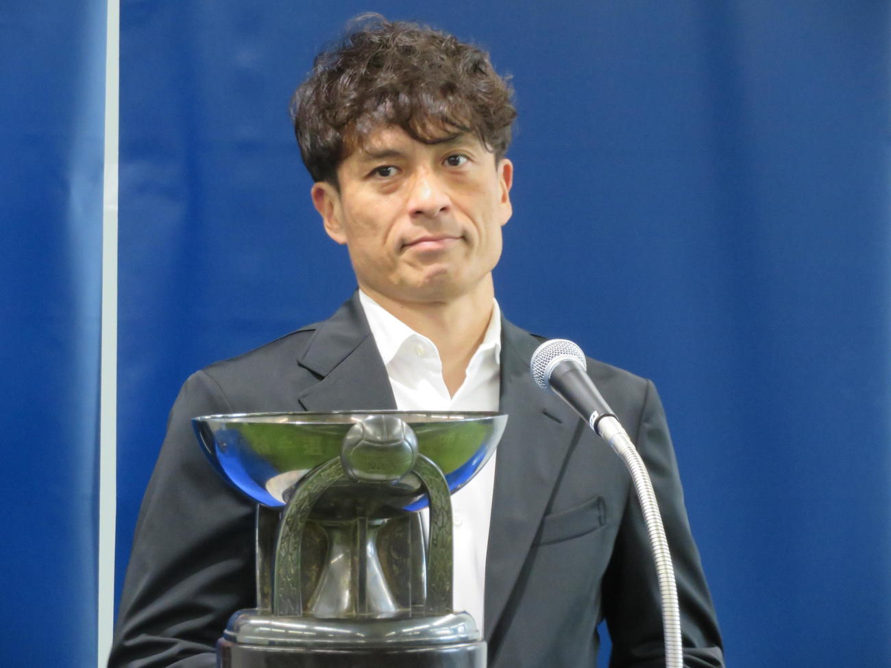 「大日本蹴球協会杯」返還式に出席した日本サッカー協会宮本恒靖会長（撮影・佐藤成）