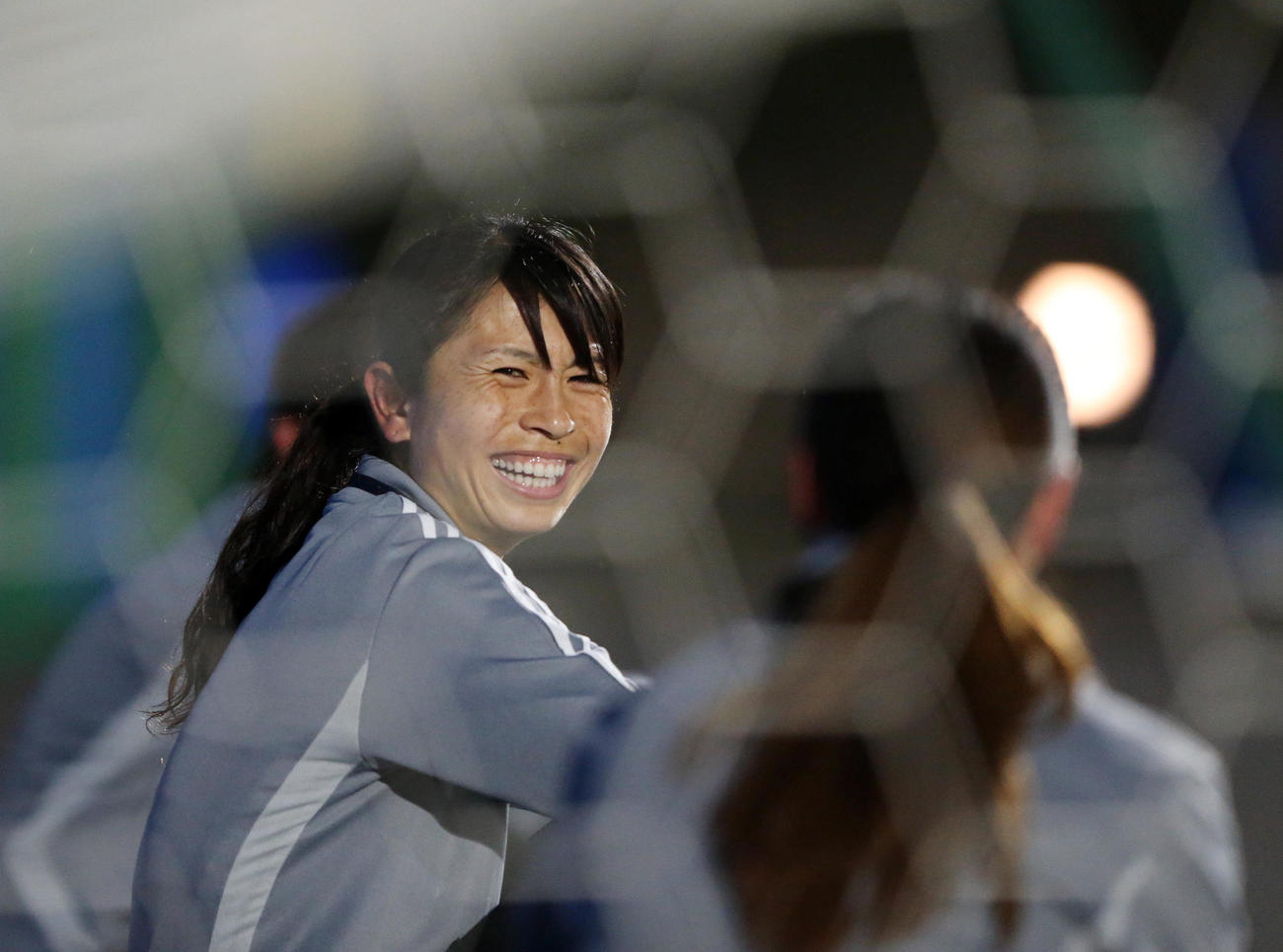 リラックスしたムードで談笑する鮫島（2019年2月20日撮影）