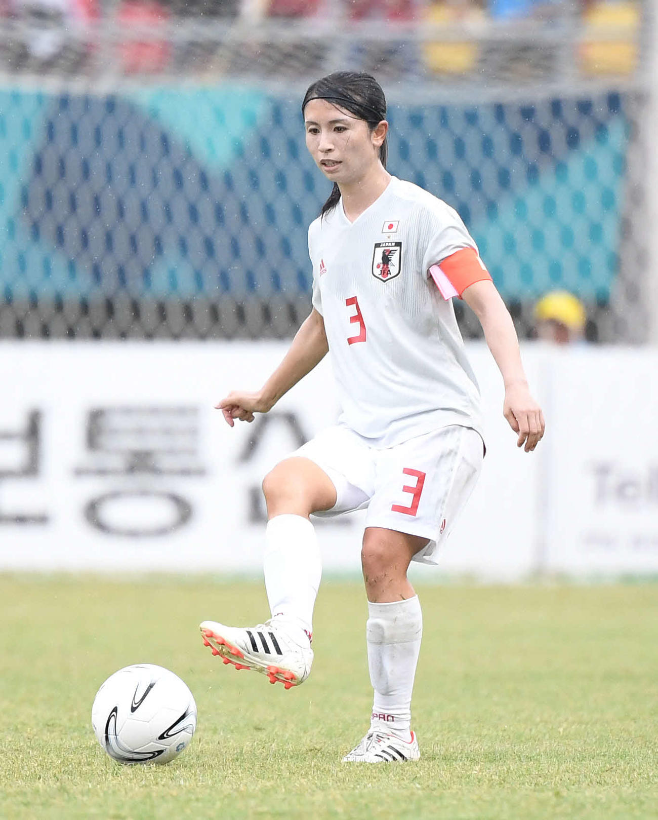 アジア大会2018　準決勝　韓国対日本　プレーするDF鮫島彩(2018年8月28日撮影)