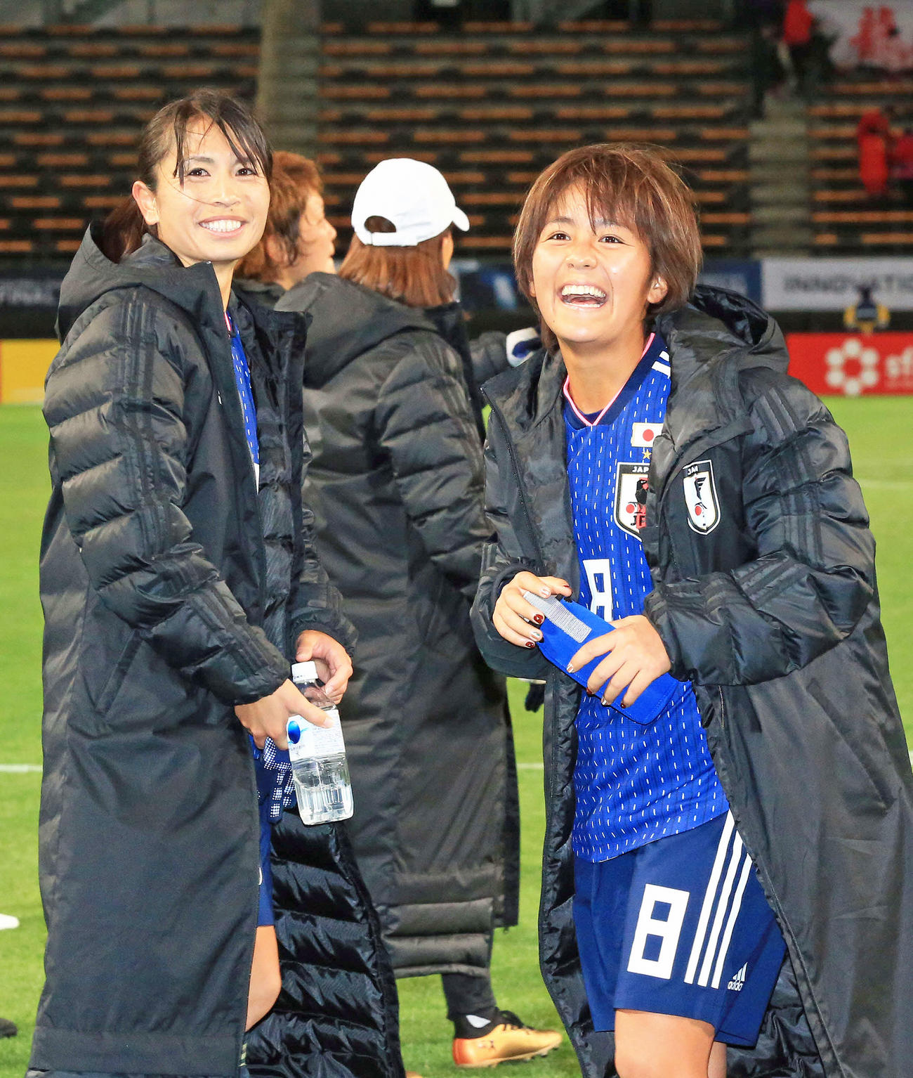 鮫島彩、岩渕真奈（右）（２０１７年１２月１１日撮影）
