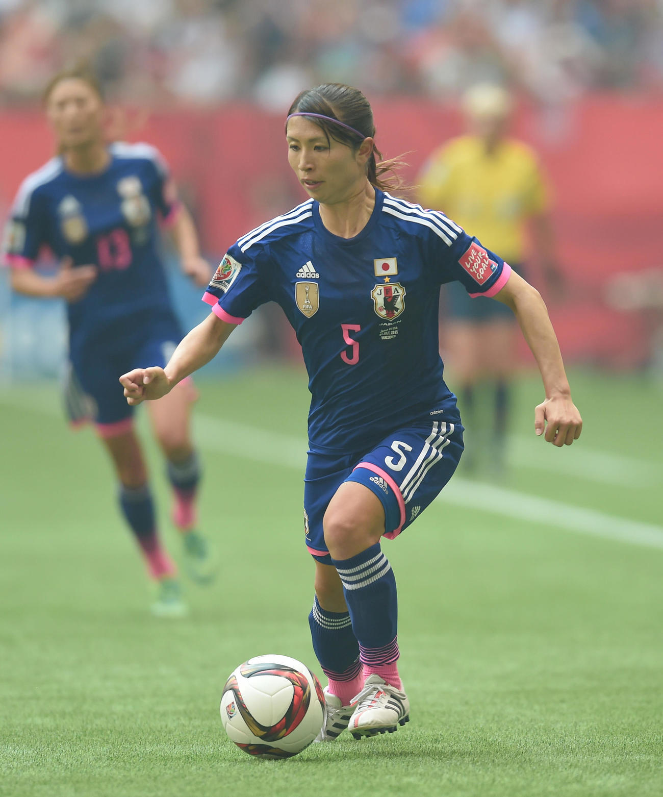 15年7月、W杯カナダ大会　決勝　日本対米国　後半、パスを出す鮫島