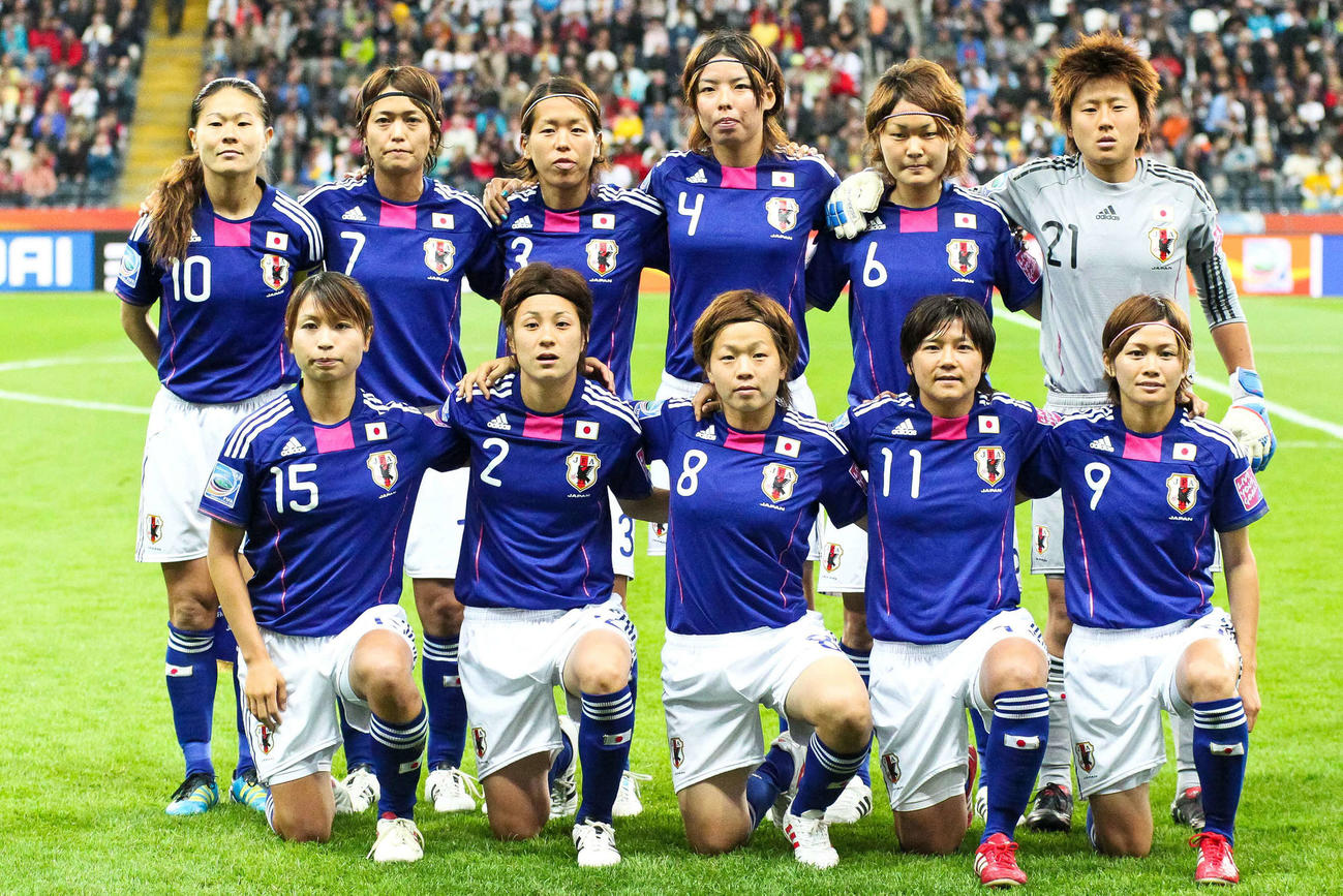 W杯ドイツ大会の準決勝、スウェーデン戦で先発したなでしこジャパンの、前列左から鮫島、近賀、宮間、大野、川澄、後列左から沢、安藤、岩清水、熊谷、阪口、GK海堀（2011年7月13日）