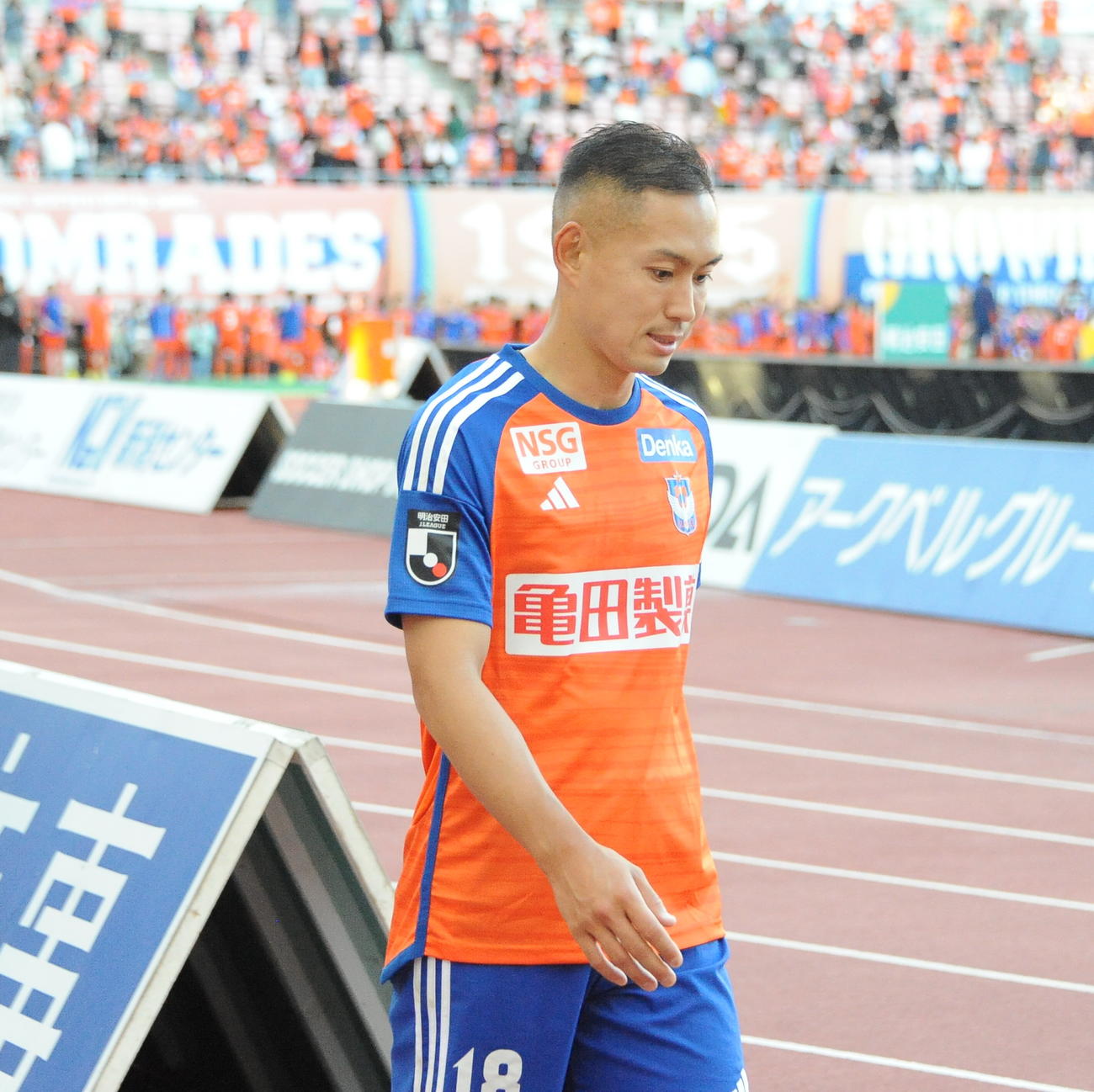 今季2得点目も勝利につながらず、ガックリと肩を落とす新潟・早川