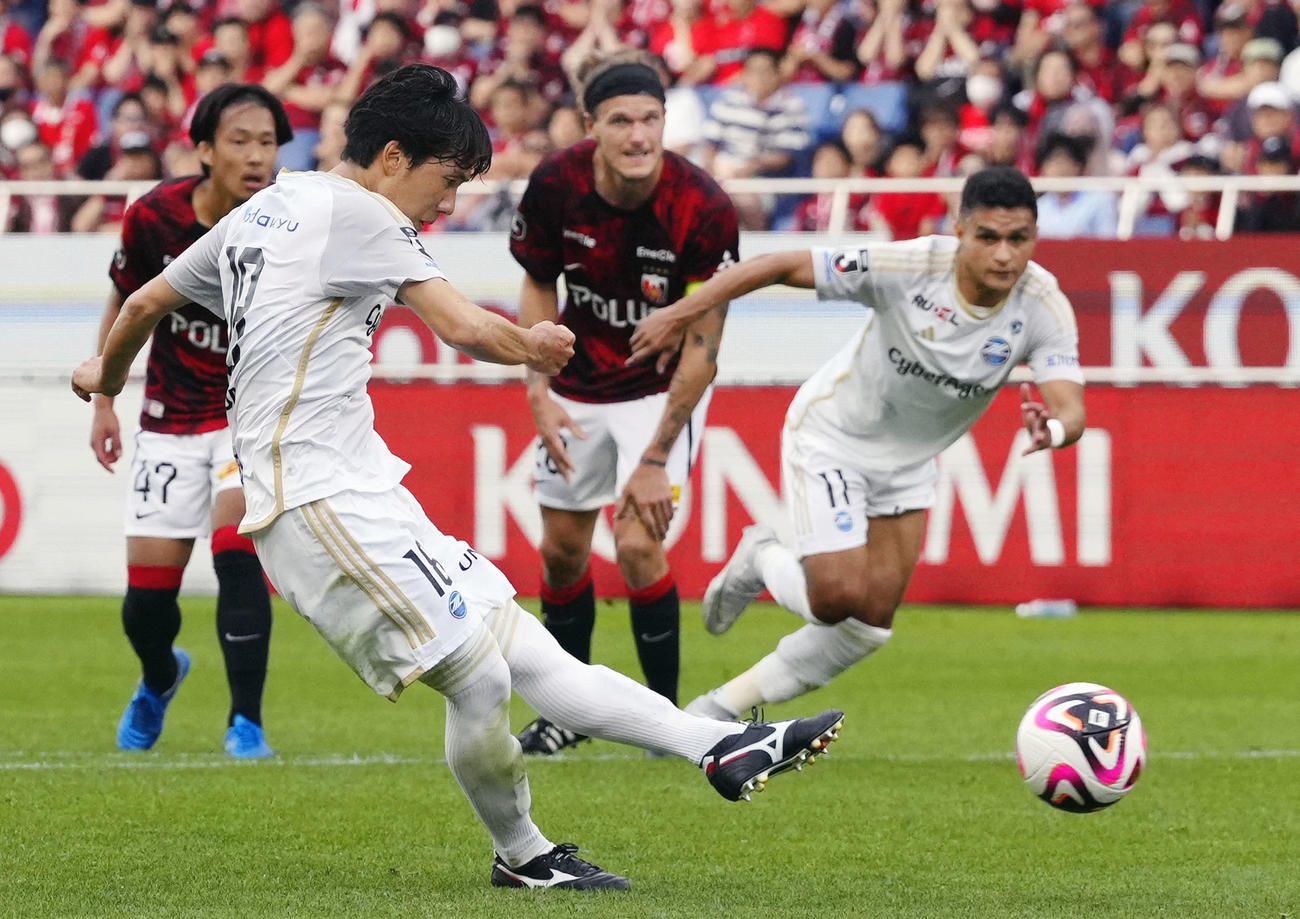 浦和対町田　試合終了間際、決勝PKを決める町田・下田（共同）