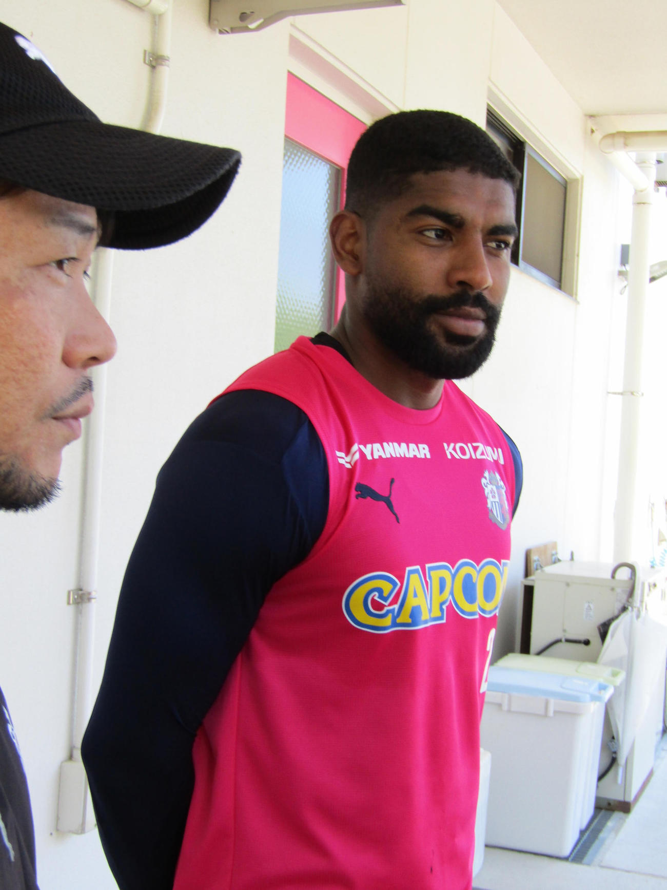 取材に応じるC大阪MFカピシャーバ（撮影・横田和幸）