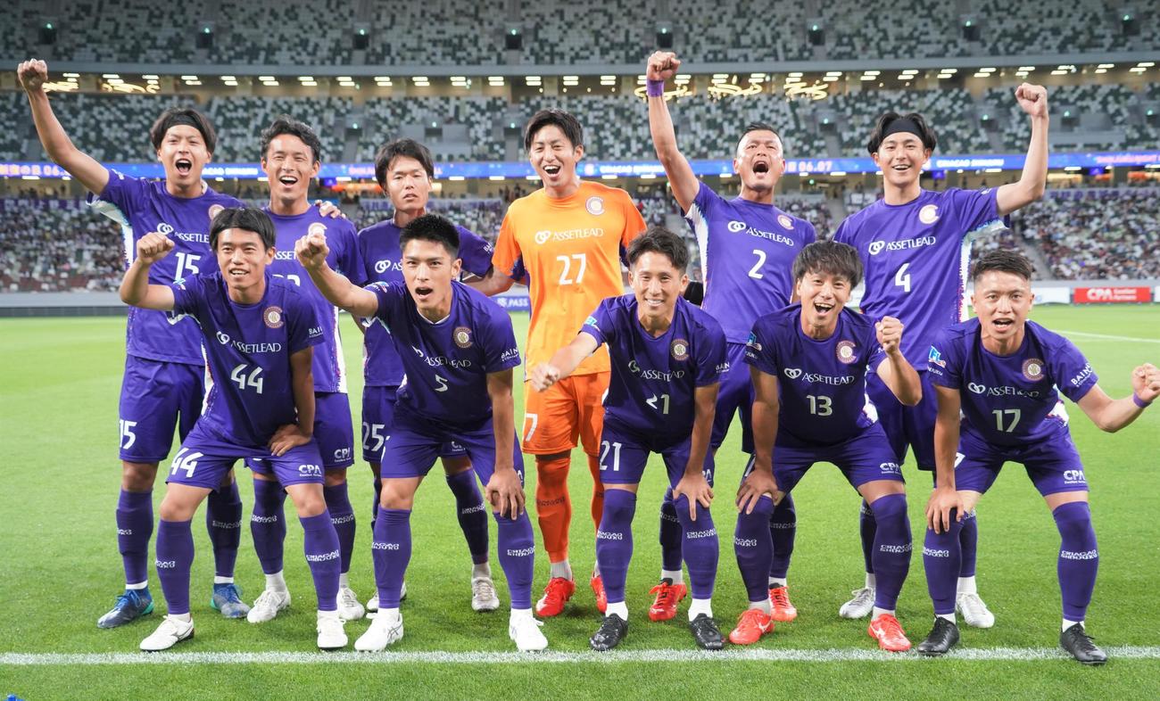 FCティアモ枚方戦でJFL新記録となる1万6480人を動員したクリアソン新宿（撮影・佐藤成）