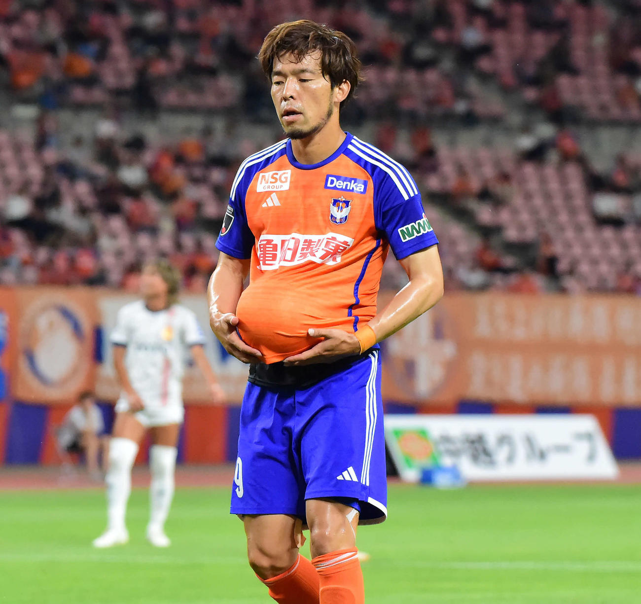新潟対北九州　後半、PKを蹴る前に集中力を高める新潟鈴木（撮影・大島享也）
