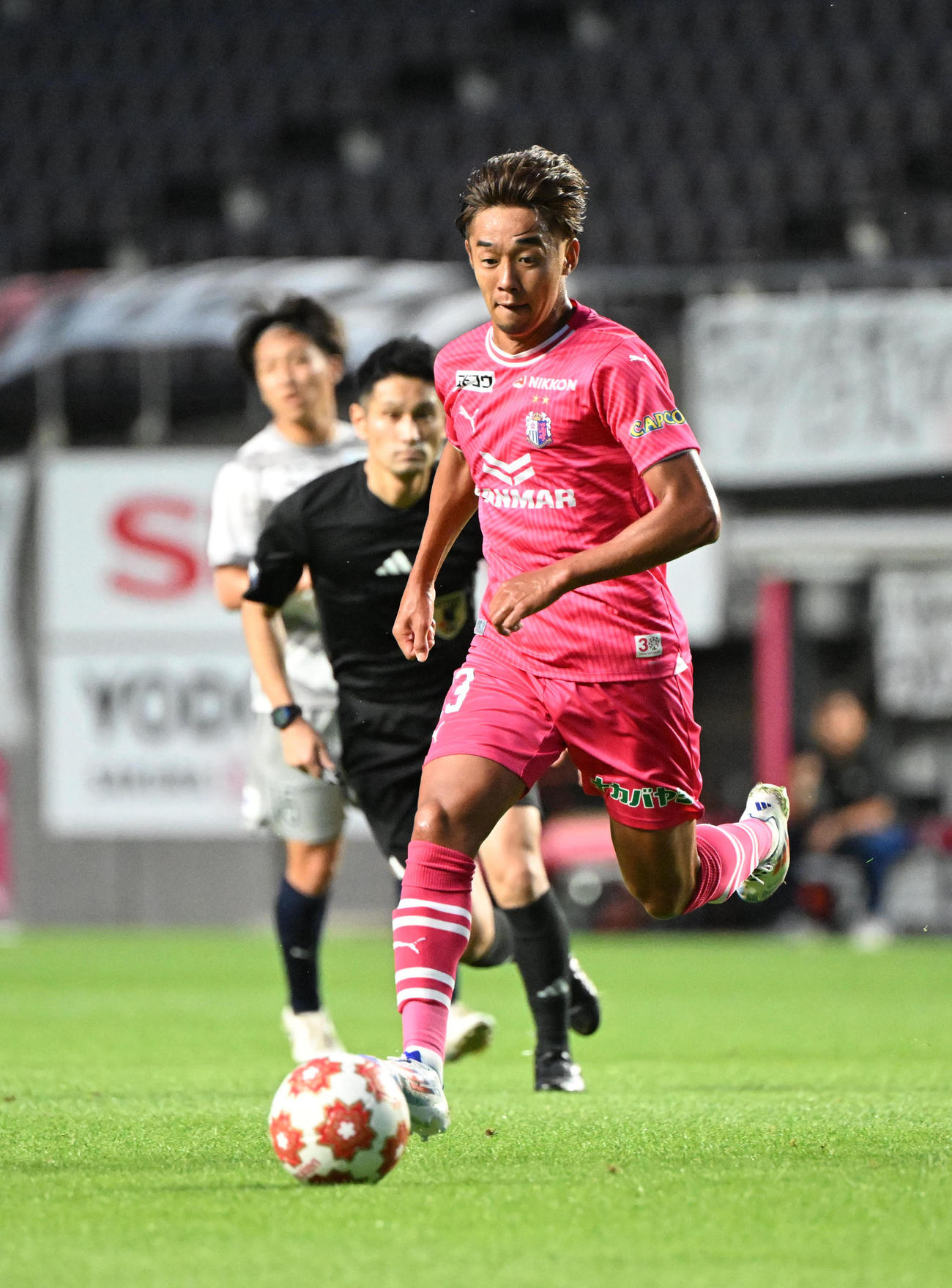 C大阪対ジェイリースFC　前半、ゴール前にドリブルで切れ込むC大阪清武（撮影・和賀正仁）