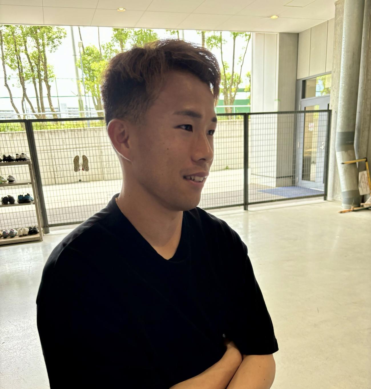 柏戦に向けて取材対応するG大阪MF山下諒也（撮影・永田淳）