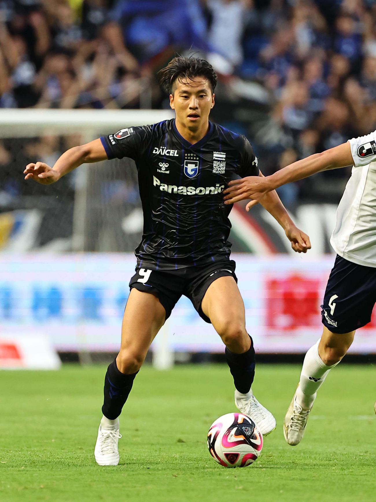 G大阪対柏　前半、ドリブルで攻めるG大阪山田（撮影・上田博志）