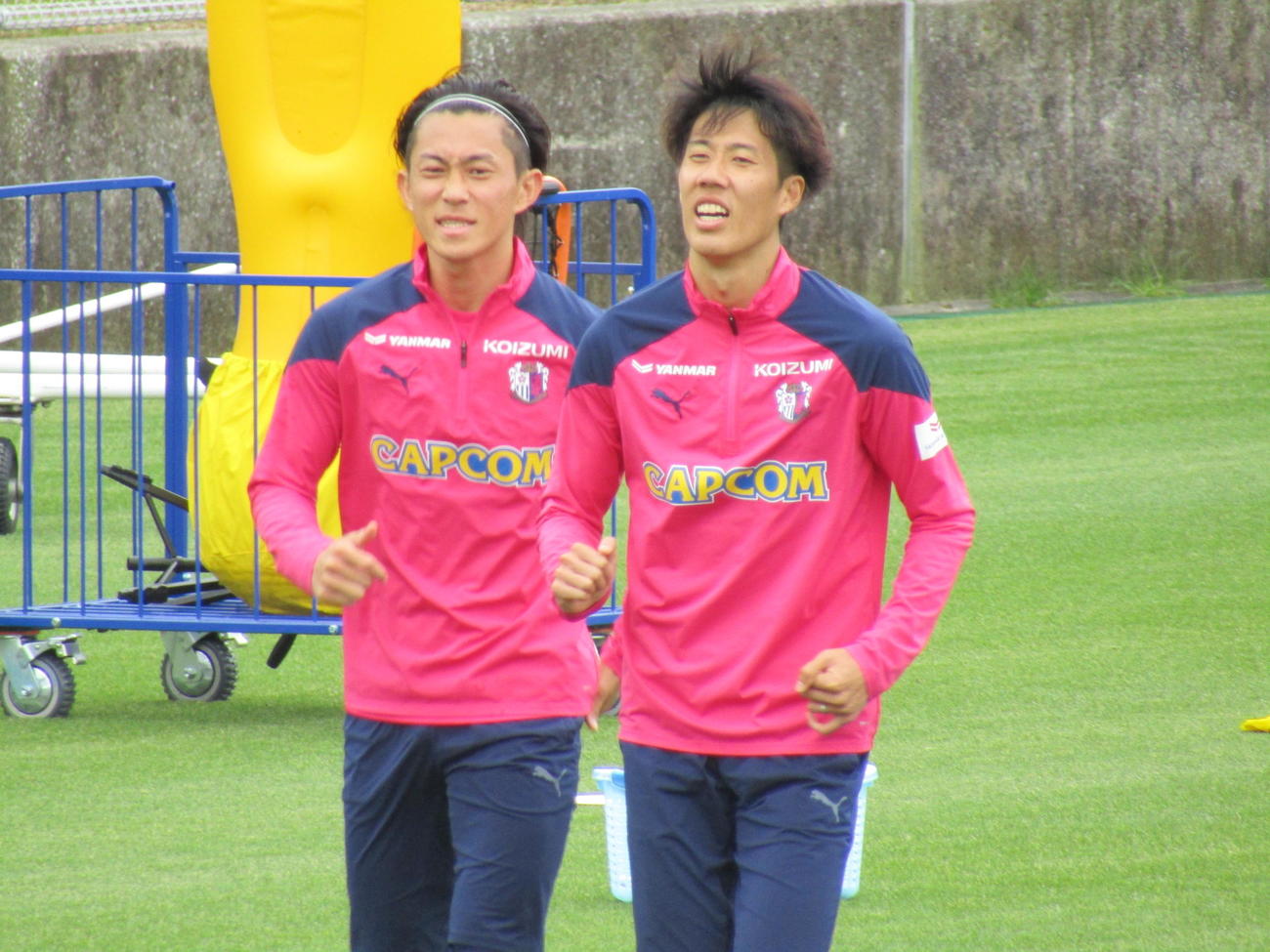 C大阪で半年間だけ同僚になった田中（右）と毎熊（24年4月24日撮影）