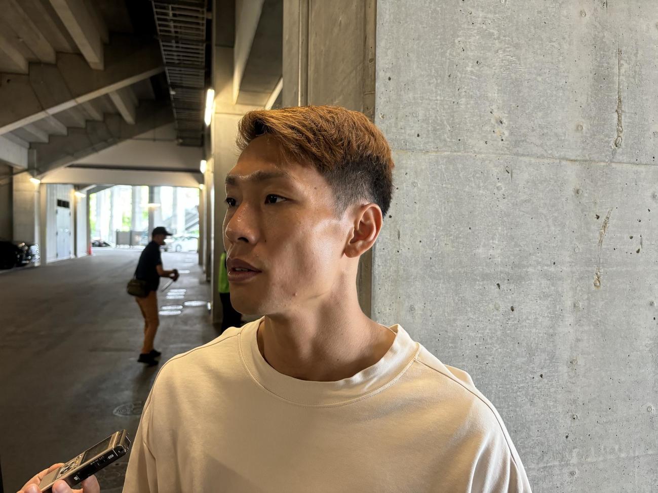 神戸戦に向けて取材対応するG大阪GK一森純（撮影・永田淳）