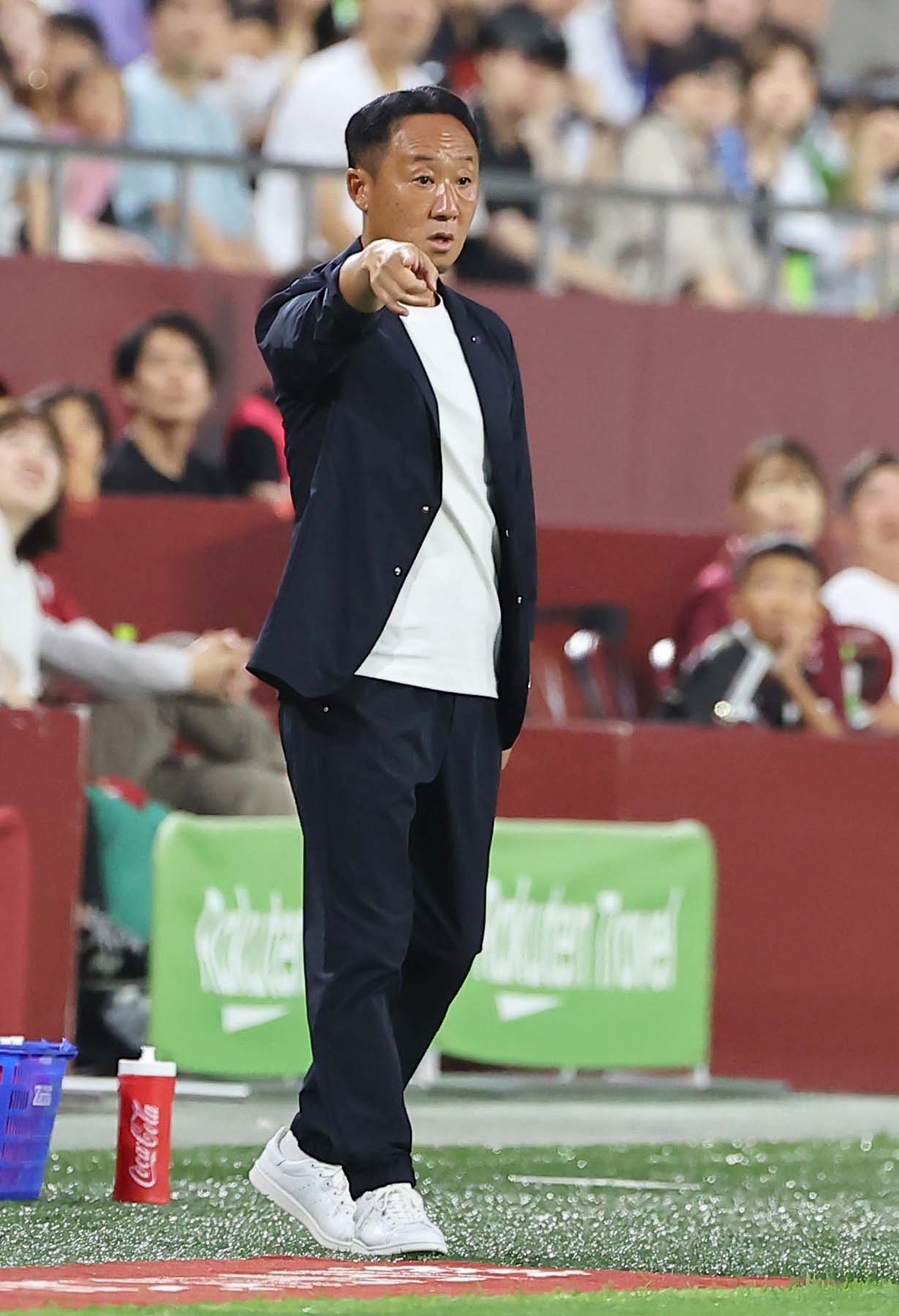 神戸対町田　戦況を見守る町田黒田監督（撮影・上田博志）