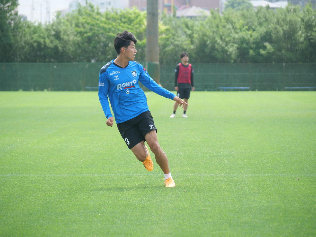 町田戦に向けて調整するG大阪DF半田陸（C）ガンバ大阪