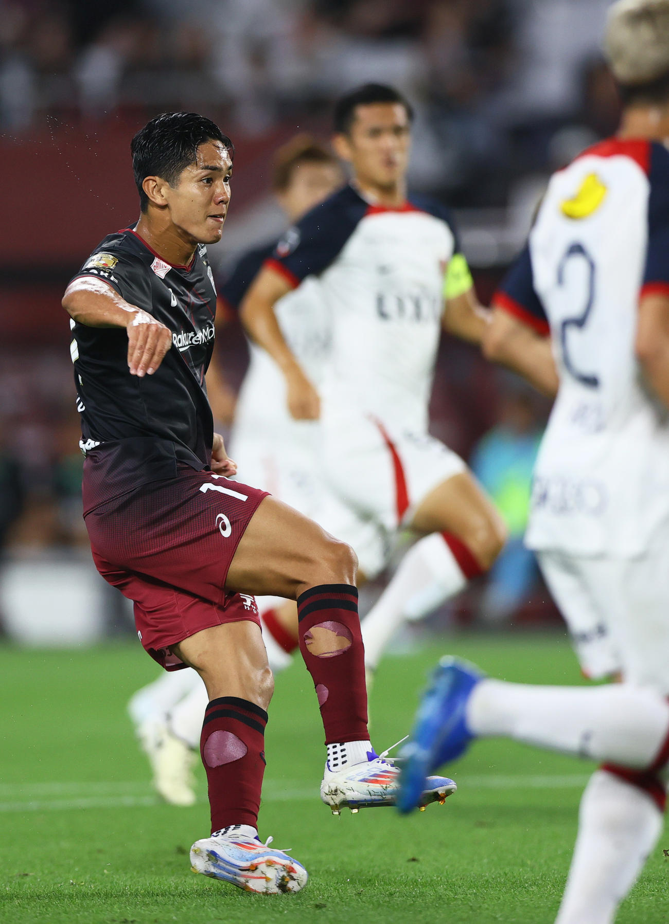 Jリーグ第21節　神戸対鹿島　前半、神戸武藤はゴールを決める（撮影・上山淳一）
