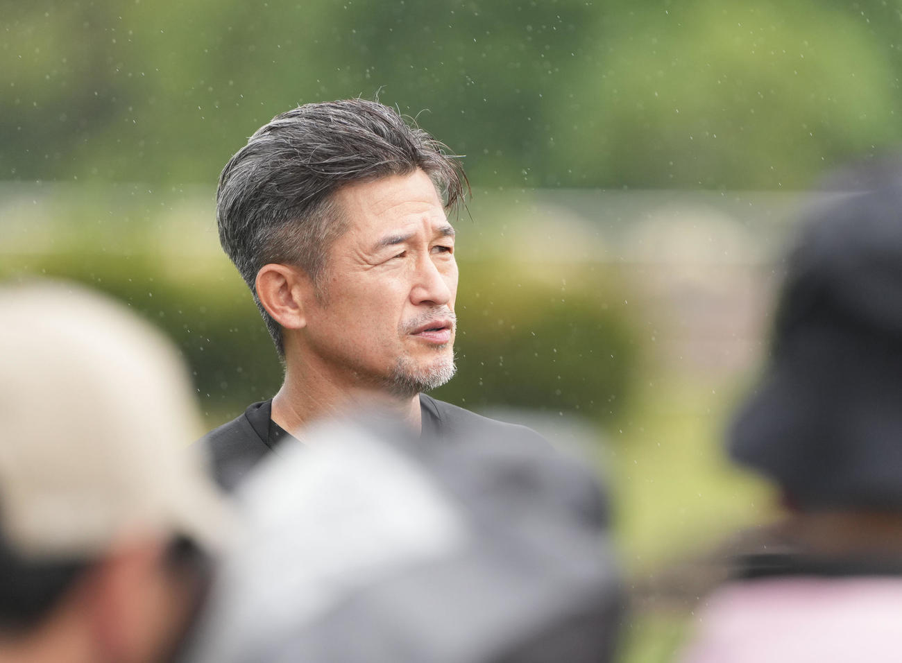 全体練習を終え取材に応じる三浦（撮影・森本幸一）