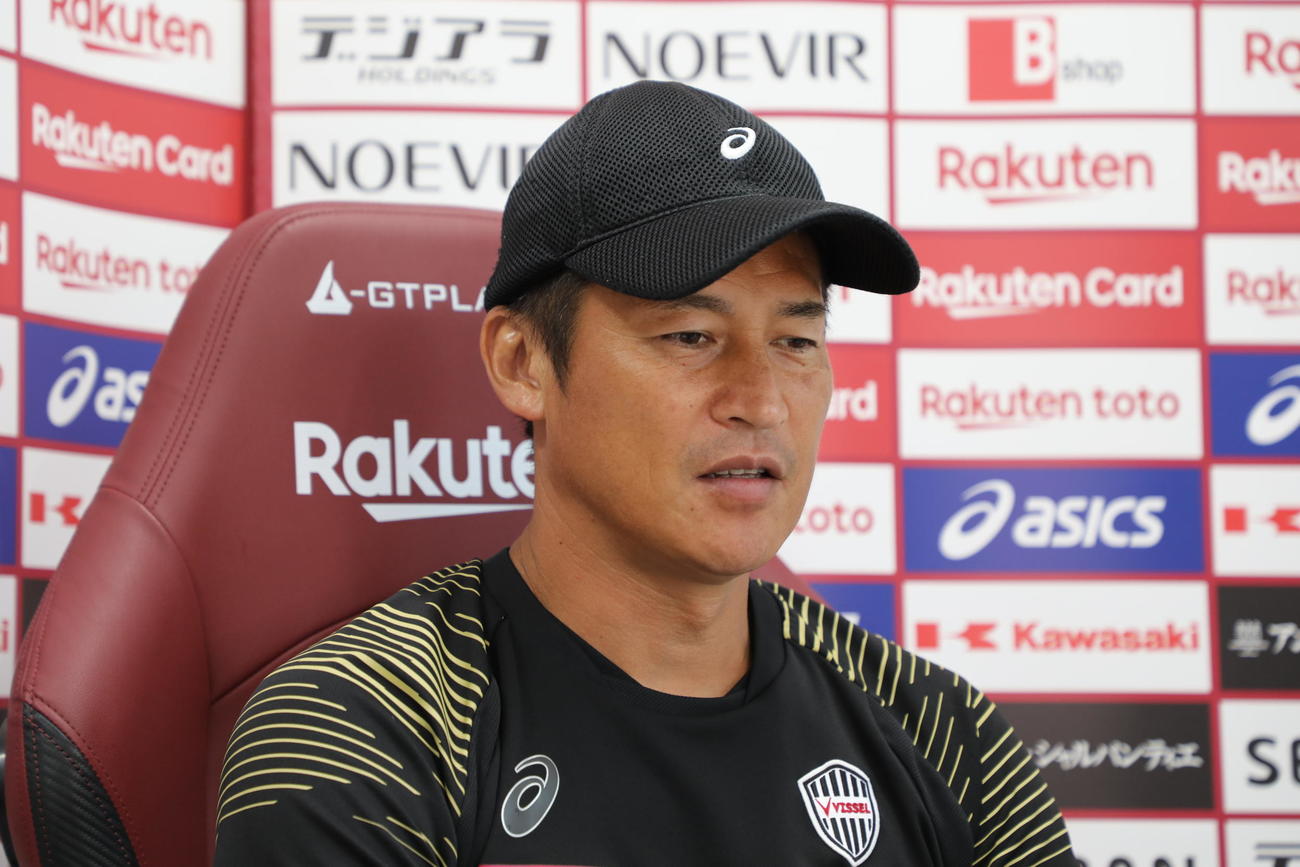札幌戦に向けたオンライン取材に応じる神戸吉田孝行監督（C）VISSEL　KOBE