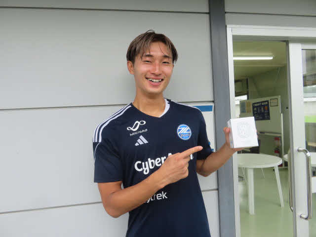 大好きなアロマキャンドルを手に笑顔の町田FW藤尾翔太