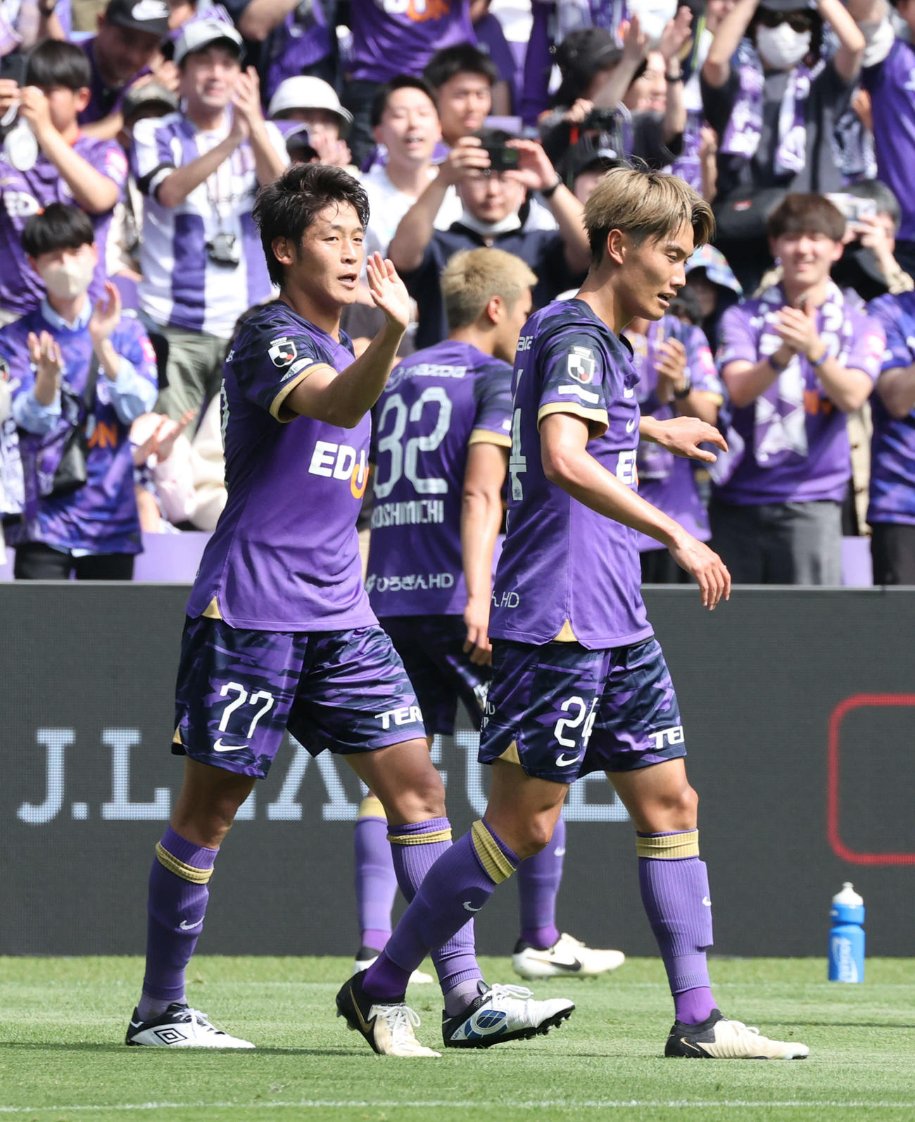 広島大橋祐紀（左）（2024年4月28日撮影）