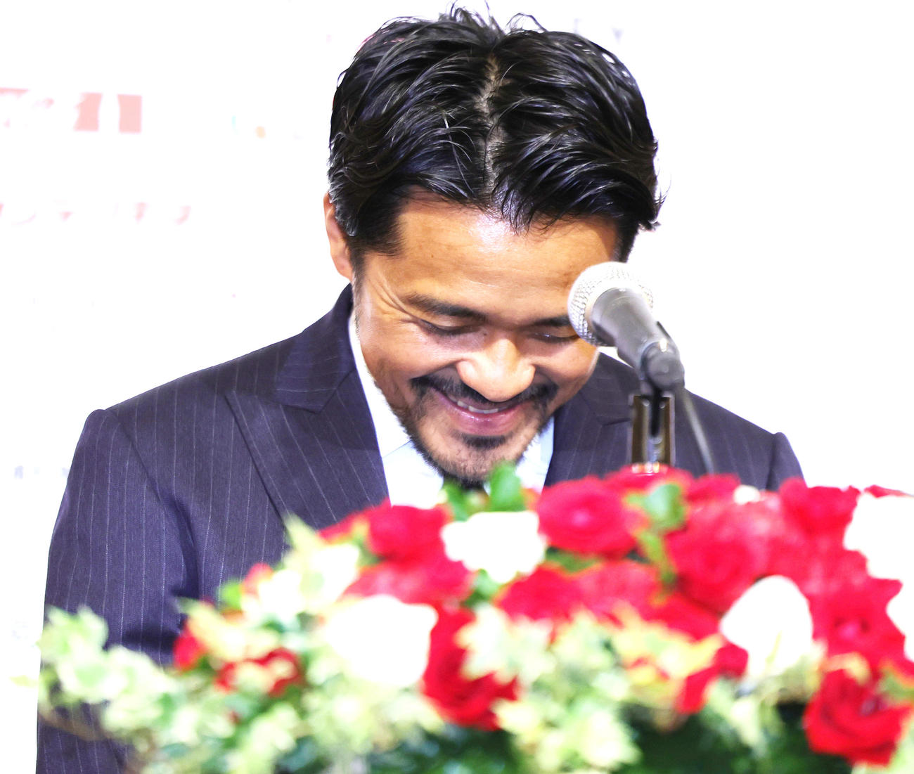 引退発表会見で体脂肪に関する質問に苦笑いする浦和興梠（撮影・野上伸悟）