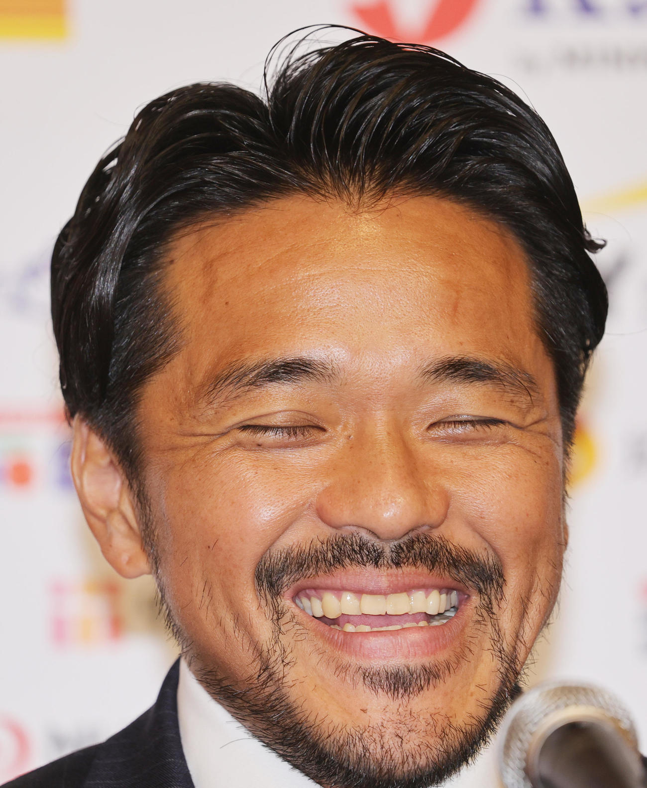 引退発表会見で笑顔を見せる浦和興梠（撮影・野上伸悟）