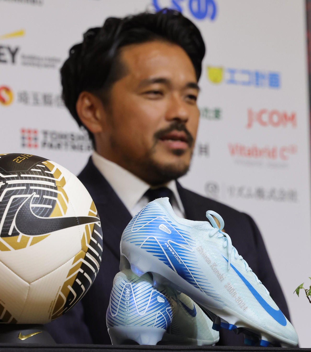 今季限りでの引退を発表した浦和興梠慎三。スパイクには「Shinzo Koroki 2005－2024」のプリントが（撮影・野上伸悟）