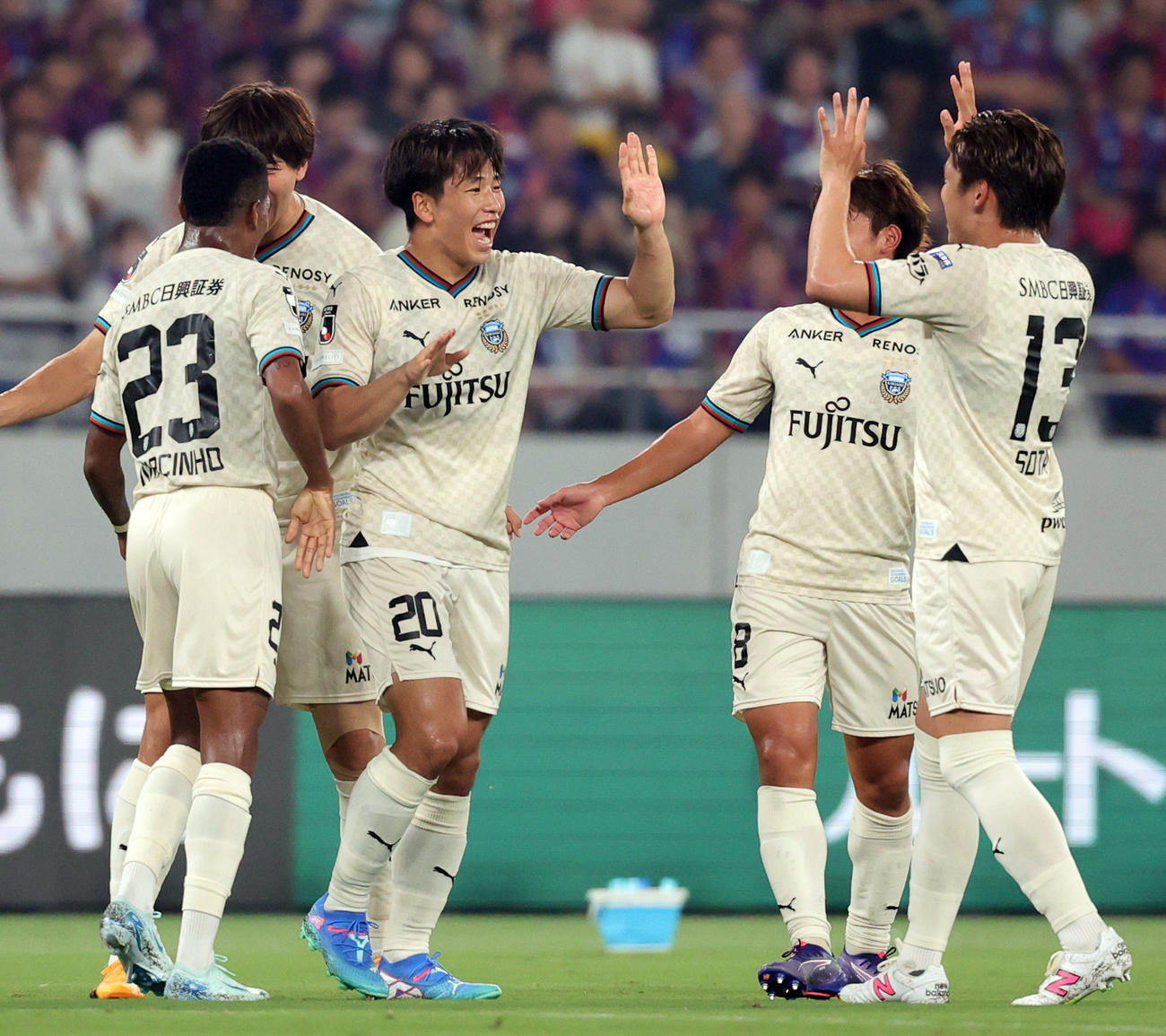 東京対川崎F　前半、先制ゴールを決め喜ぶ川崎F山田（撮影・野上伸悟）
